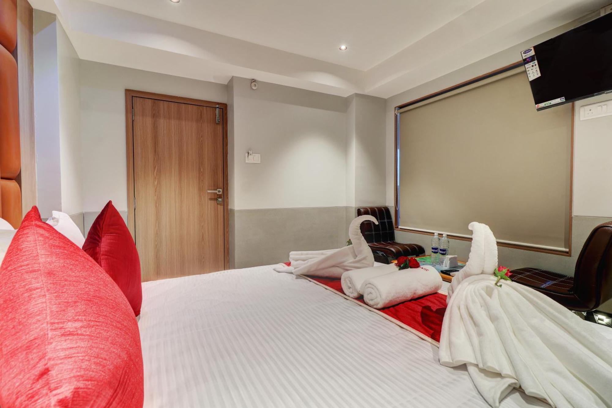 Sai Nidhi Residency Hotel Navi Mumbai Buitenkant foto